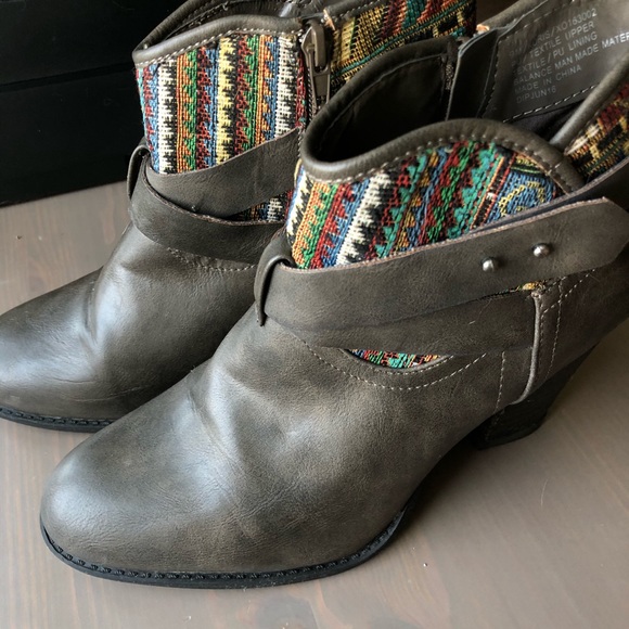 Aztec patterned grey ankle boot - Picture 6 of 9
